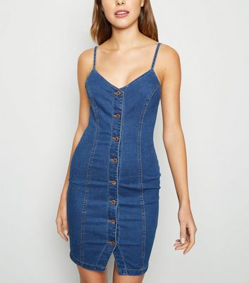 Form-Fitting Summer Dresses